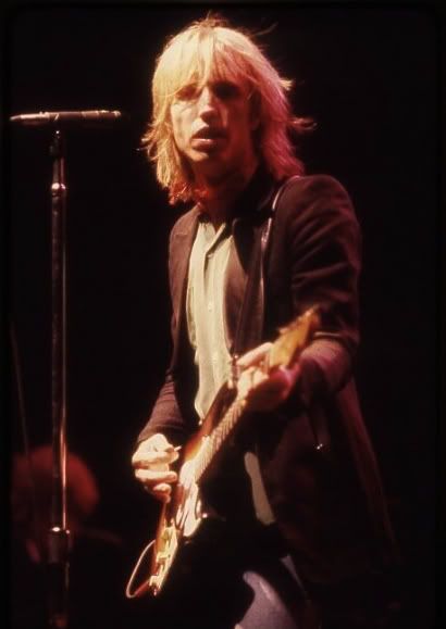 album tom petty and the heartbreakers greatest hits. dresses Tom Petty in Houston