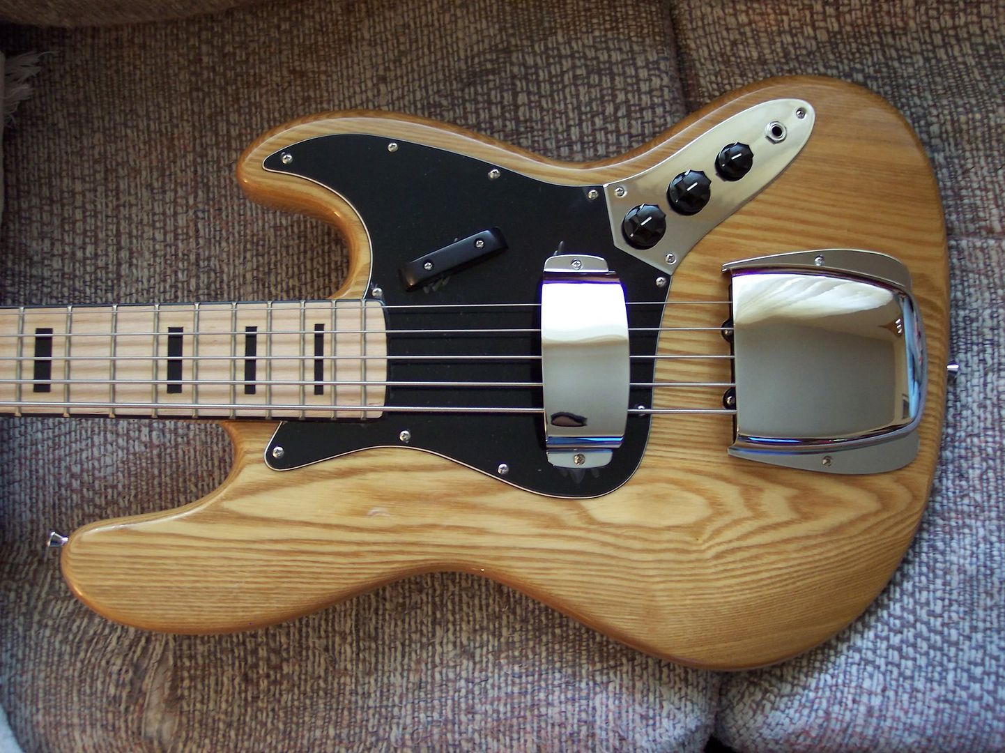 Bass Thumb Rest