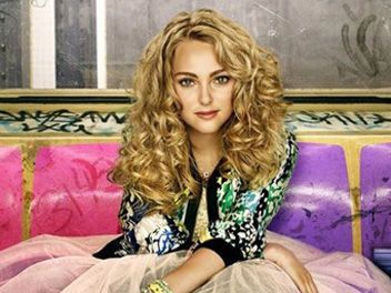  photo carrie-diaries-square-w352_zpsdb93ed79.jpg