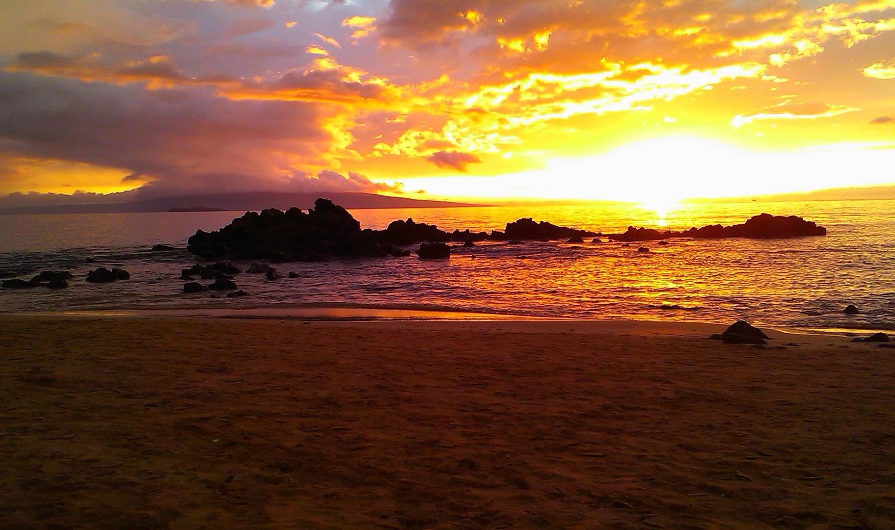 Maui Sunset (Kama'ole Beach Park, HI) Maui Sunset (Kama'ole Beach Park, HI)