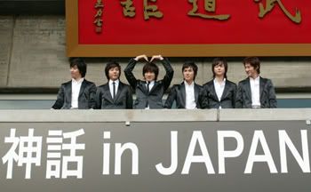 Shinhwa at Budokan in Japan(close-up view)