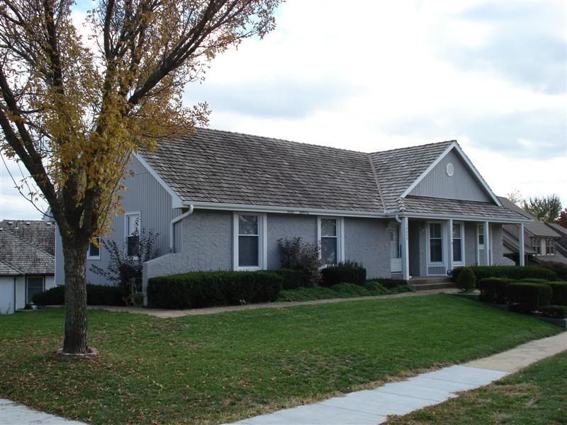 Great OneOwner, Meticulously Cared For.... River Oaks Subdivision, Grandview, Missouri