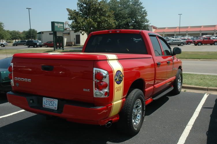 2004 RED Dodge RAM 1500 Hemi 57L Quad Cab SLT Rumble Bee Edition 