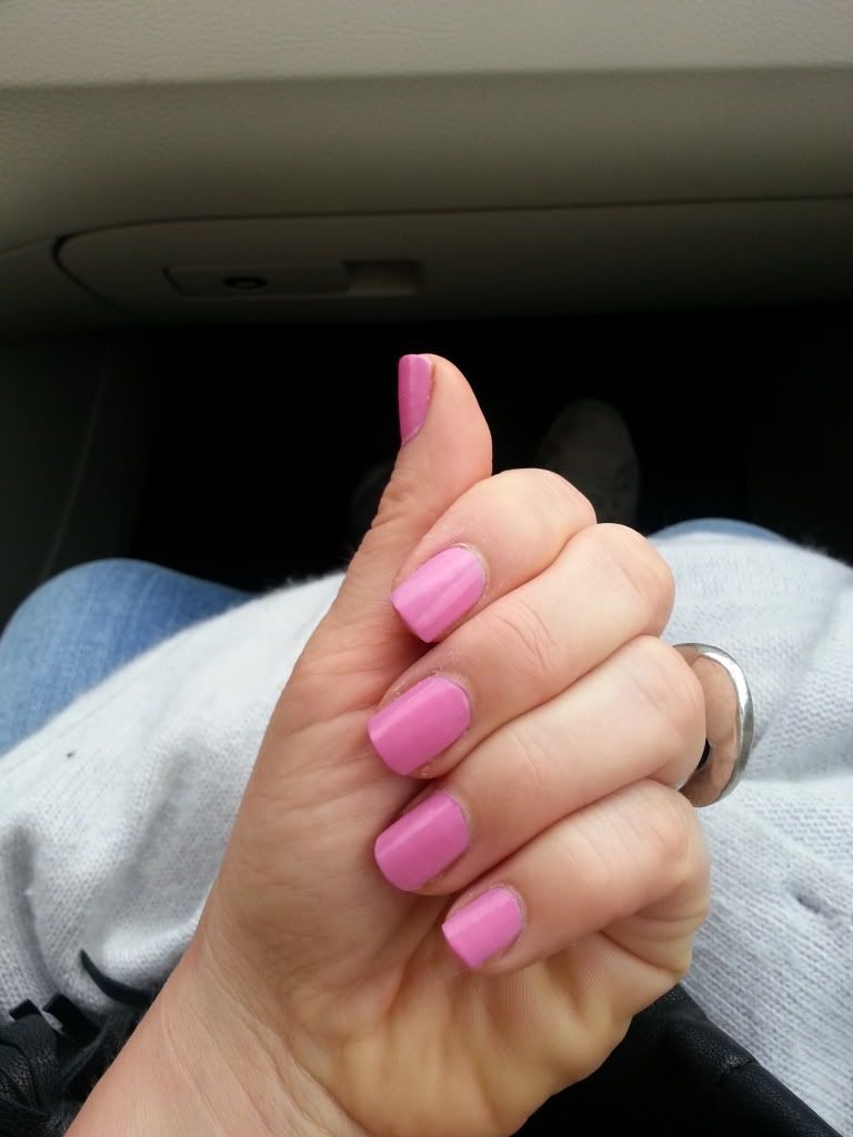 rosa leppestift neglelakk essie