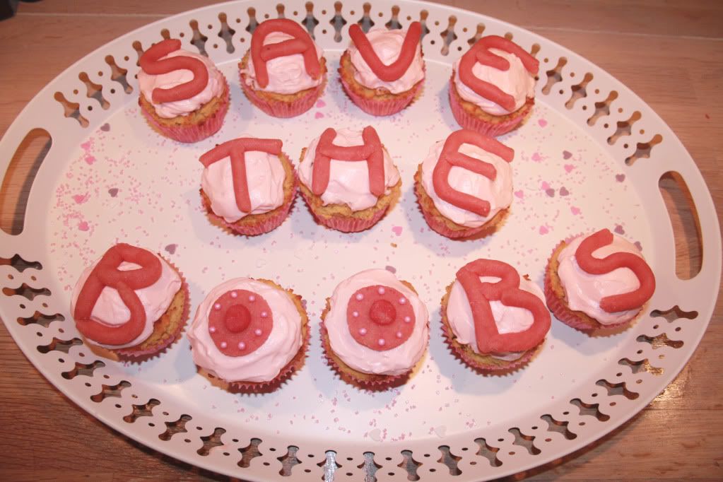 breast cancer cupcake