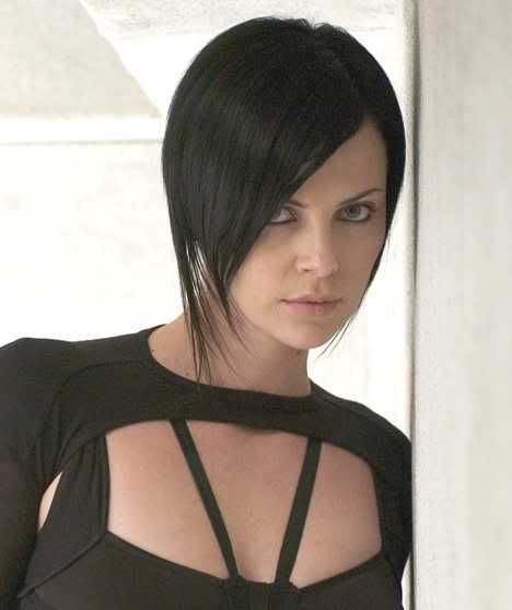 This are some fun and flirty pictures of Charlize Theron short hairstyles: