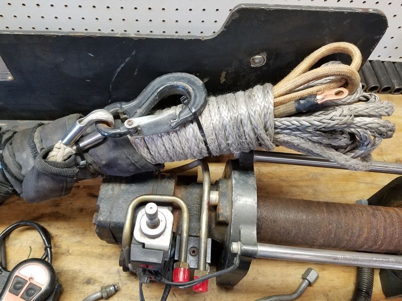 1,500 Mile Marker Hydraulic 10,500 lb winch with synthetic rop