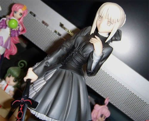 http://i67.photobucket.com/albums/h310/xelein1/saber-black-03.jpg