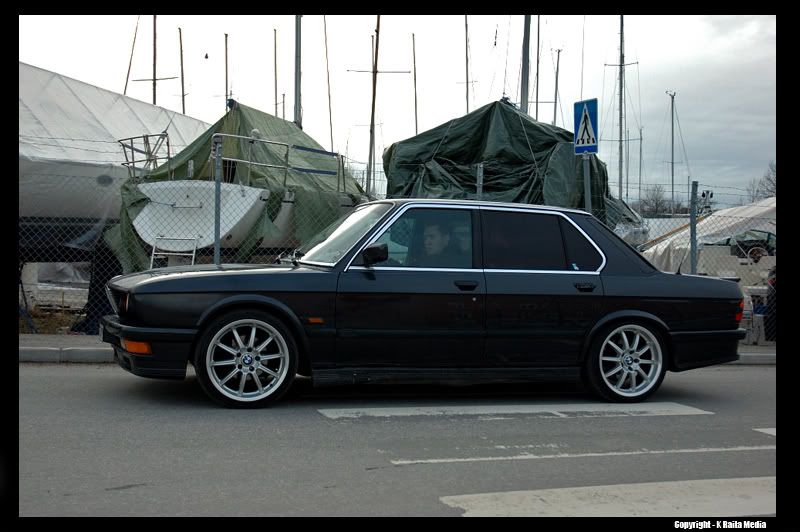 http://i67.photobucket.com/albums/h312/Fugge/Broders/E28/FOTOSESSION1/-BMWE28-Picture21-.jpg