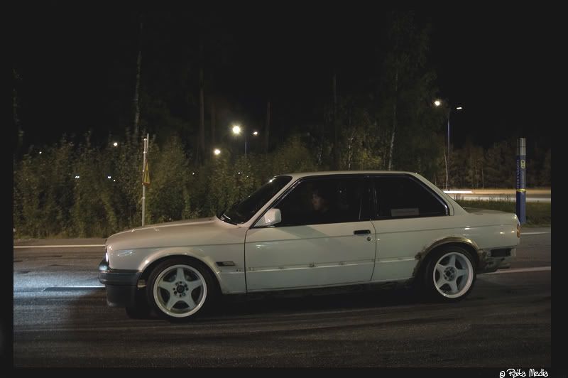 http://i67.photobucket.com/albums/h312/Fugge/E30PROJEKT/Projekt/traff/brunna1race2.jpg
