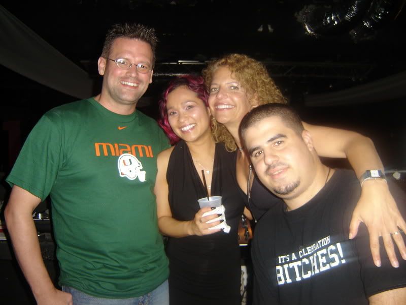 [img width=640 height=480]http://i67.photobucket.com/albums/h313/MLandJJ_2/Groove%20Eric%20And%20Suzy%20Solar%20At%20Area%2051%20Miami%20Oct%2020/DSC03524.jpg[/img]